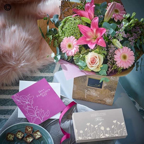 MOTHERS DAY PASTEL HANDTIED BUNDLE WITH CHOCOLATES AND CARD